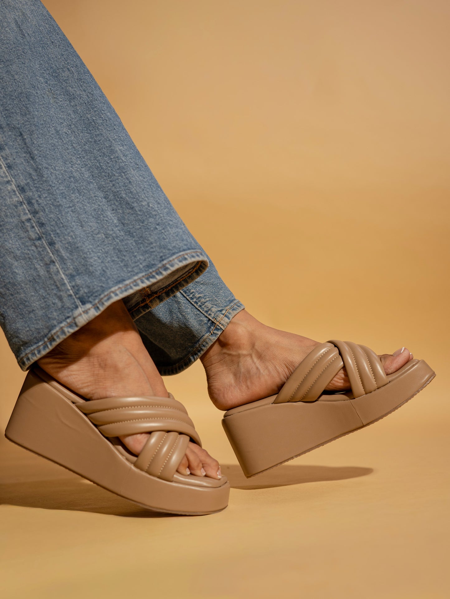 Pillow Cross : Cushioned Platform Sliders