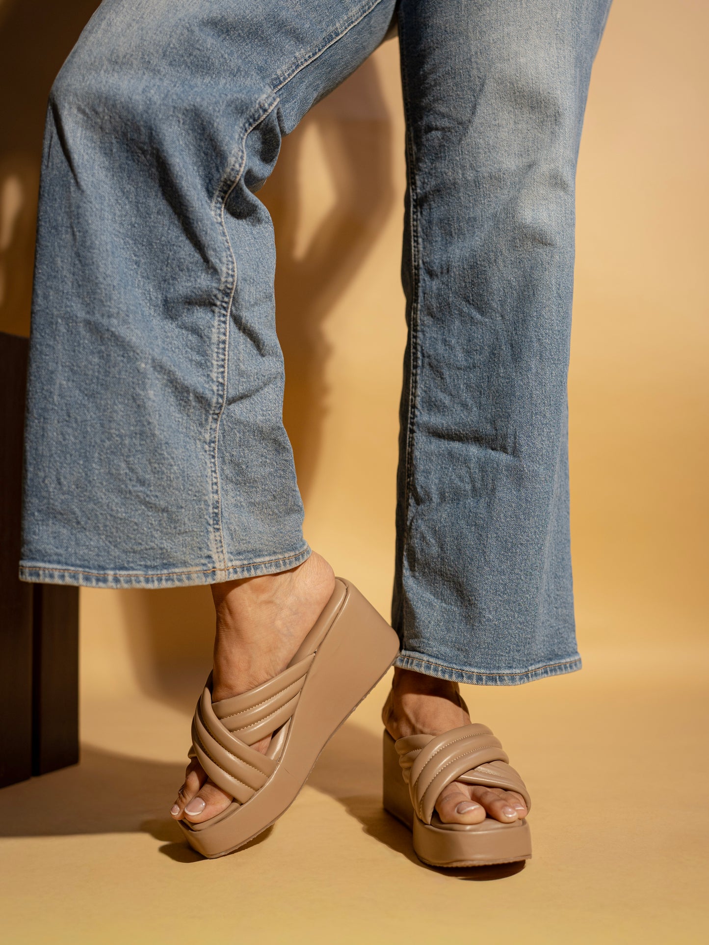 Pillow Cross : Cushioned Platform Sliders