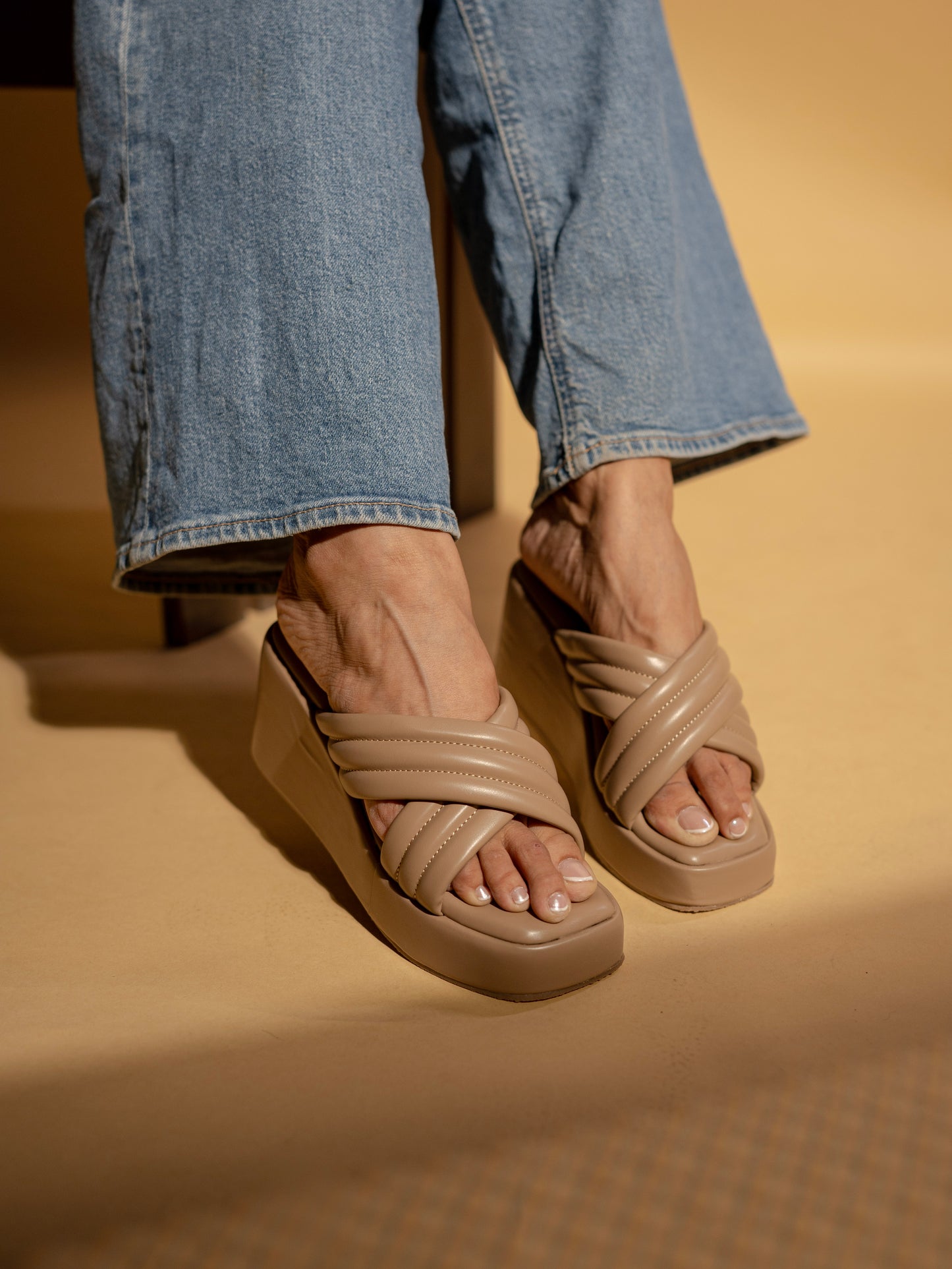 Pillow Cross : Cushioned Platform Sliders